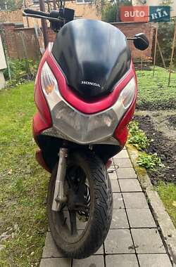 Макси-скутер Honda PCX 125 2010 в  фото 5 Макси-скутер Honda PCX 125 2010 в