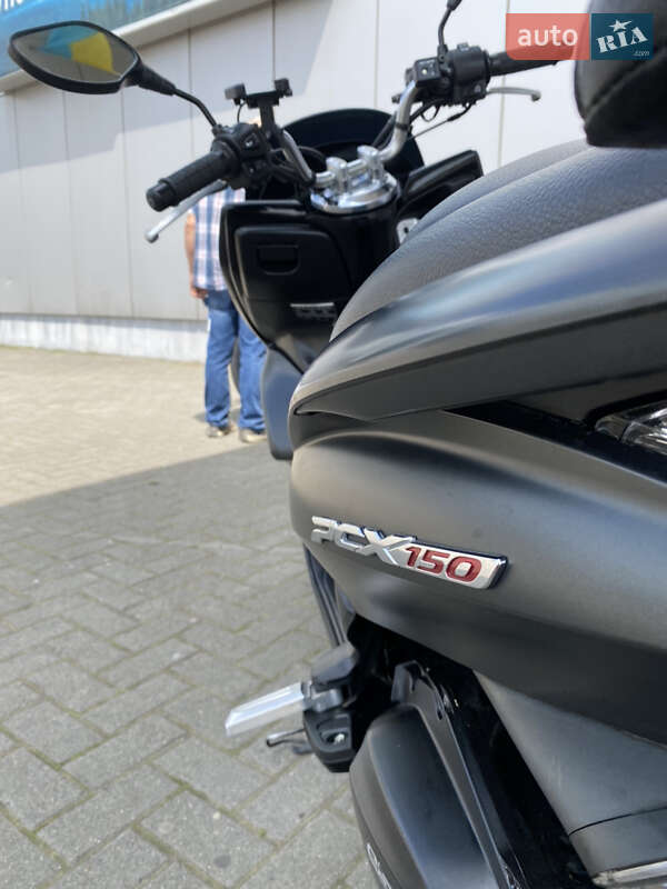 Скутер Honda PCX 150 2015 в Харькове фото 14 Скутер Honda PCX 150 2015 в Харькове