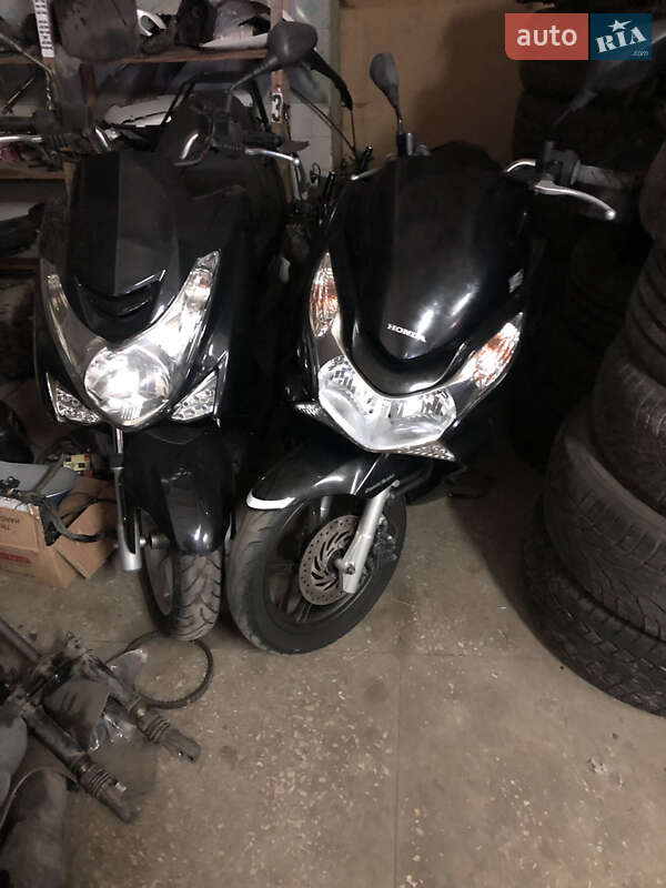 Макси-скутер Honda PCX 150 2017 в 