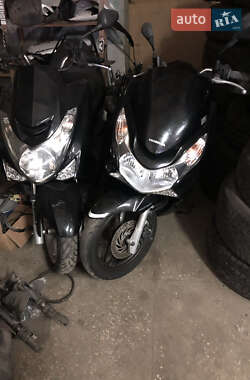 Макси-скутер Honda PCX 150 2017 в 