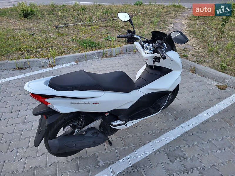 Макси-скутер Honda PCX 150 2015 в Десне