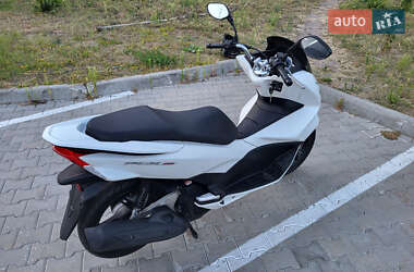 Макси-скутер Honda PCX 150 2015 в 