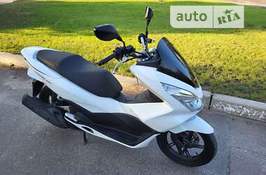 Макси-скутер Honda PCX 150 2015 в Остер