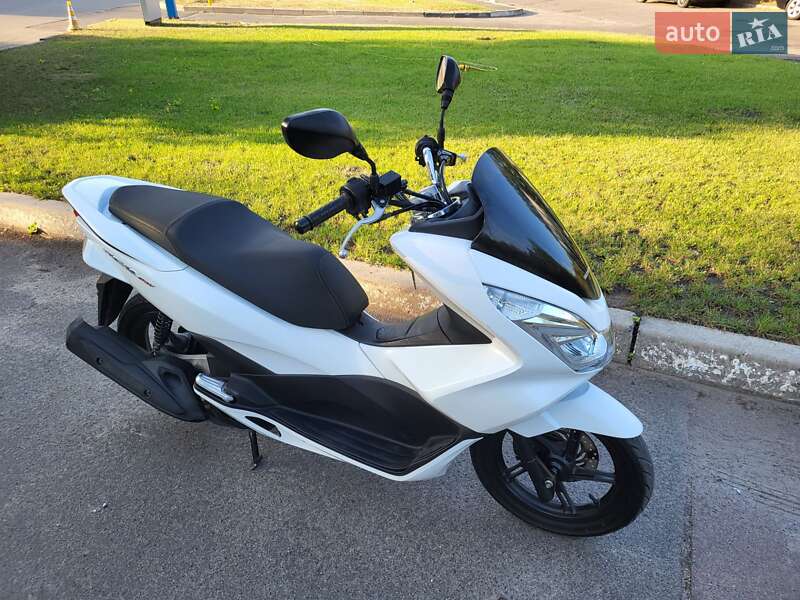 Макси-скутер Honda PCX 150 2015 в 