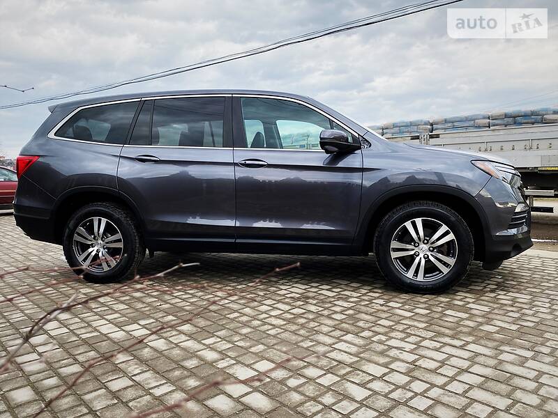 Позашляховик / Кросовер Honda Pilot 2016 в Чернівцях