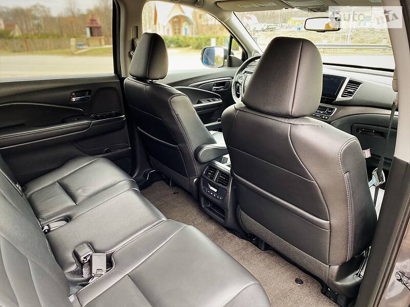 Позашляховик / Кросовер Honda Pilot 2016 в Чернівцях