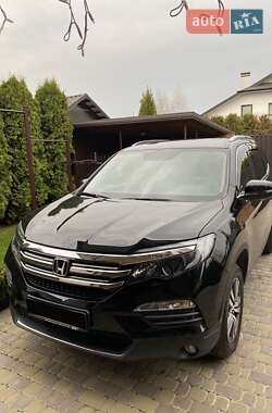 Позашляховик / Кросовер Honda Pilot 2017 в 
