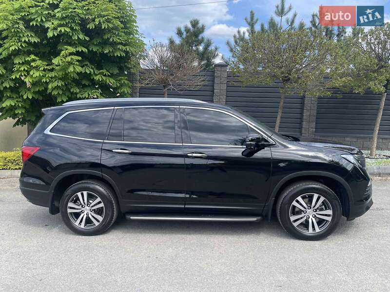 Позашляховик / Кросовер Honda Pilot 2018 в 