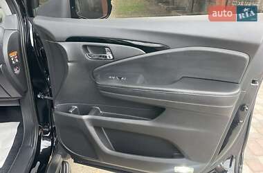 Позашляховик / Кросовер Honda Pilot 2018 в 