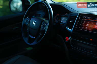 Внедорожник / Кроссовер Honda Pilot 2017 в 