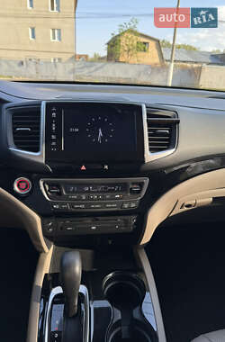 Внедорожник / Кроссовер Honda Pilot 2017 в 