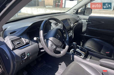 Позашляховик / Кросовер Honda Pilot 2017 в 