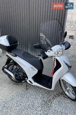 Максі-скутер Honda SH 125 2014 в Білі Ослави