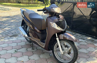 Максі-скутер Honda SH 125 2009 в Вижниці