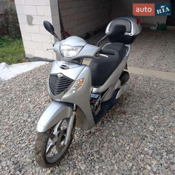 Макси-скутер Honda SH 150 2012 в Солотвине