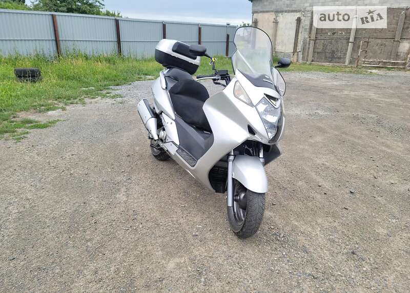 Макси-скутер Honda Silver Wing 600 2002 в 