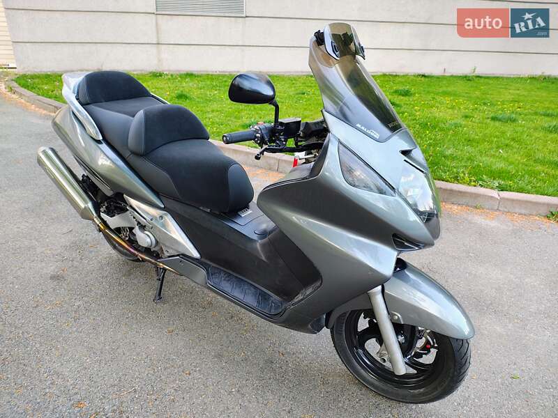 Макси-скутер Honda Silver Wing 600 2001 в 