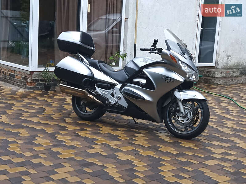 Мотоцикл Туризм Honda ST 1300 Pan European 2004 в Хоролі фото Мотоцикл Туризм Honda ST 1300 Pan European 2004 в Хоролі