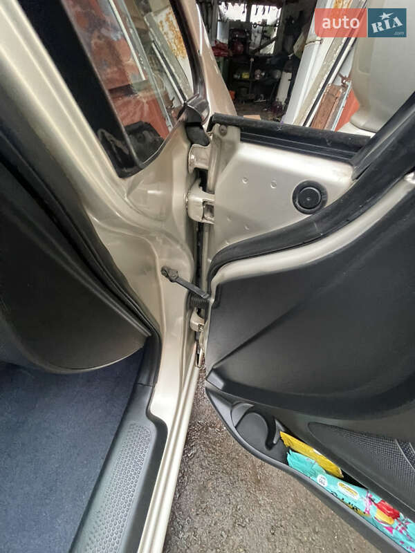 Минивэн Honda Stream 2003 в Березовке фото 8 Минивэн Honda Stream 2003 в Березовке