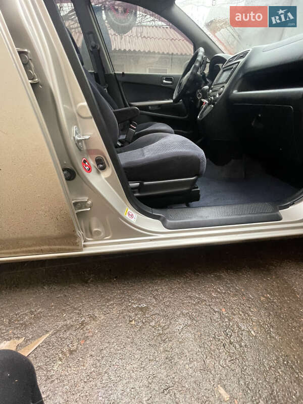 Минивэн Honda Stream 2003 в Березовке фото 9 Минивэн Honda Stream 2003 в Березовке