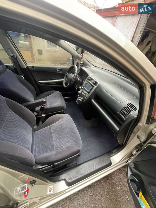 Минивэн Honda Stream 2003 в Березовке фото 12 Минивэн Honda Stream 2003 в Березовке