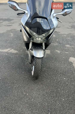 Мотоцикл Спорт-туризм Honda VFR 1200F 2010 в 