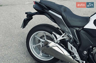 Мотоцикл Спорт-туризм Honda VFR 1200F 2010 в 