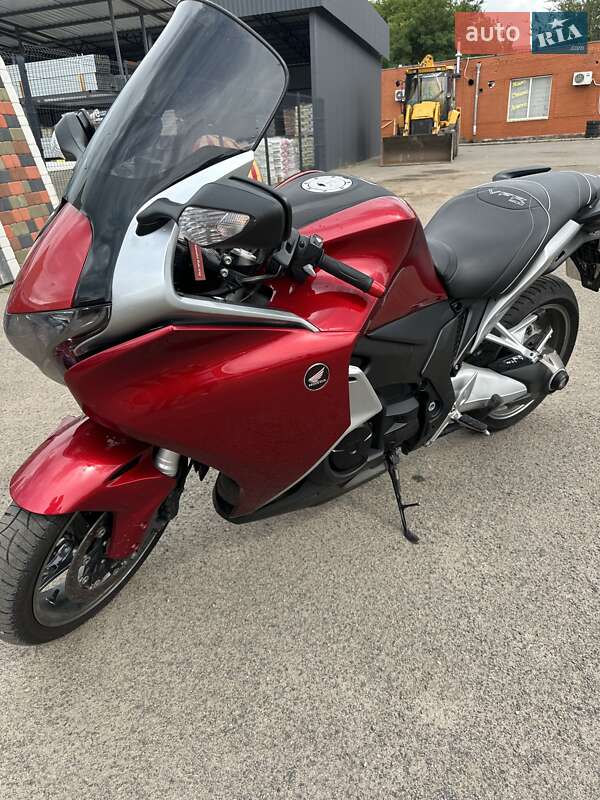 Мотоцикл Спорт-туризм Honda VFR 1200F 2010 в Кривом Роге