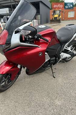 Мотоцикл Спорт-туризм Honda VFR 1200F 2010 в 
