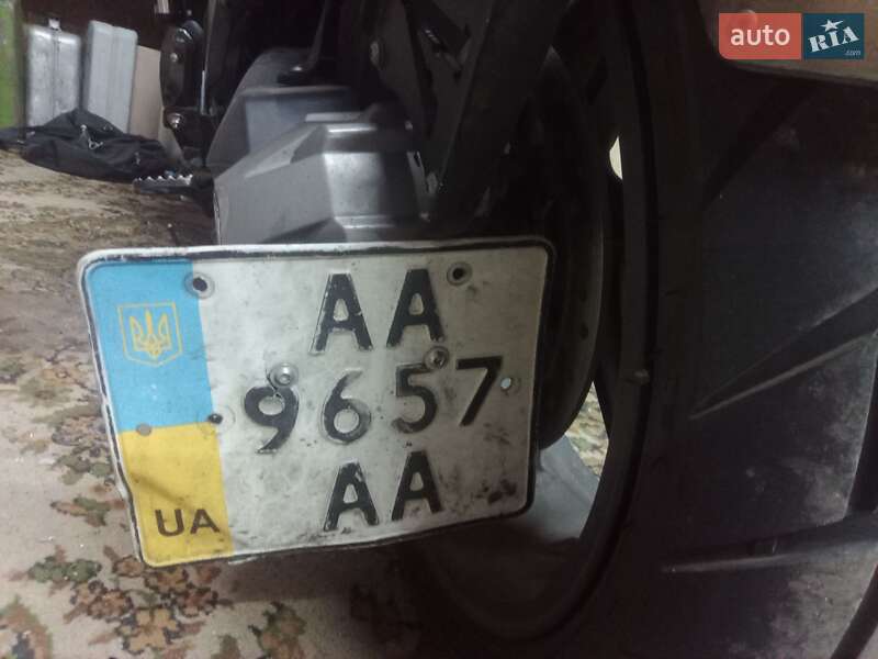 Кафе рейсер Honda VFR 1200F 2011 в Києві