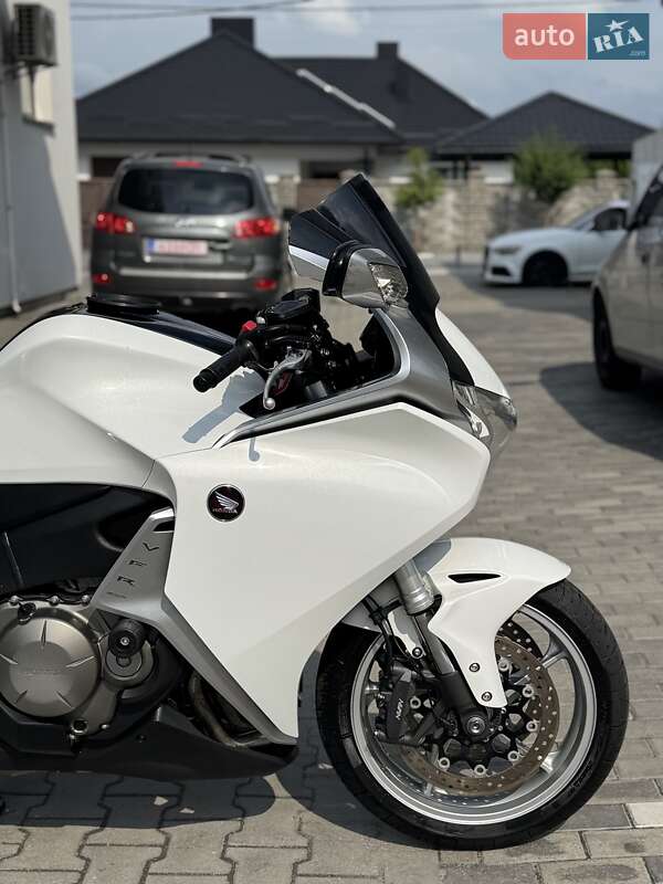 Мотоцикл Спорт-туризм Honda VFR 1200F 2010 в Ровно