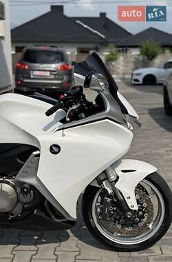 Мотоцикл Спорт-туризм Honda VFR 1200F 2010 в 