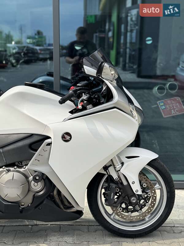 Мотоцикл Спорт-туризм Honda VFR 1200F 2010 в Ровно