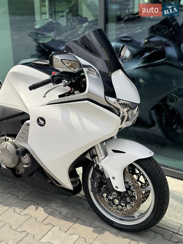 Мотоцикл Спорт-туризм Honda VFR 1200F 2010 в Ровно