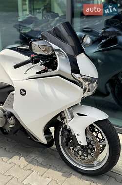 Мотоцикл Спорт-туризм Honda VFR 1200F 2010 в 