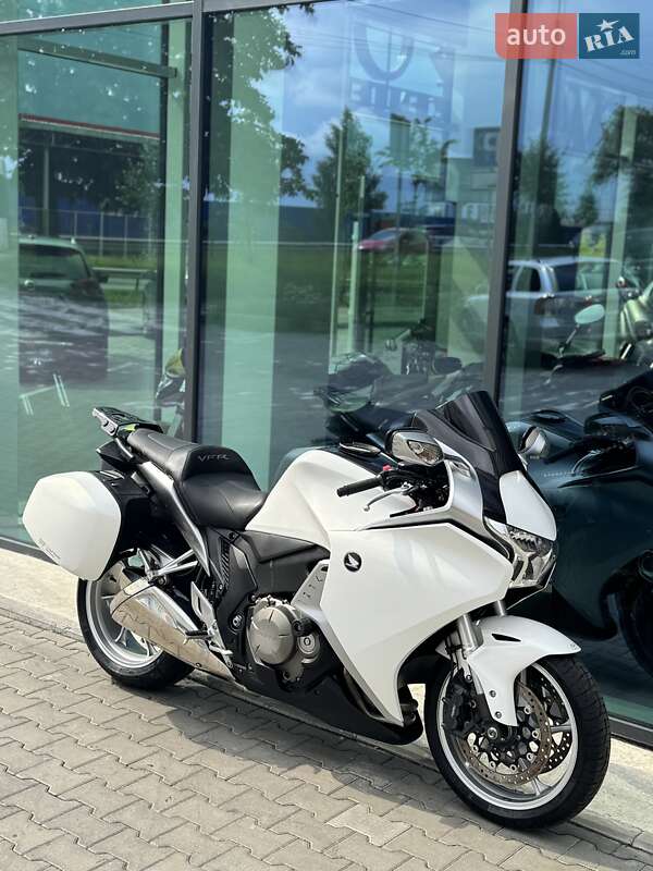 Мотоцикл Спорт-туризм Honda VFR 1200F 2010 в Ровно
