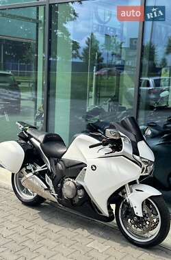 Мотоцикл Спорт-туризм Honda VFR 1200F 2010 в 