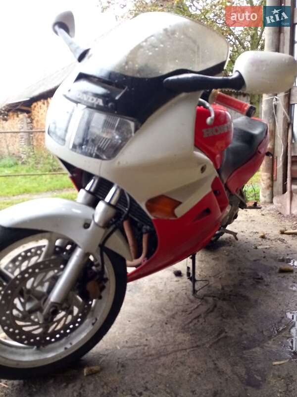 Спортбайк Honda VFR 750F 1990 в Ратным