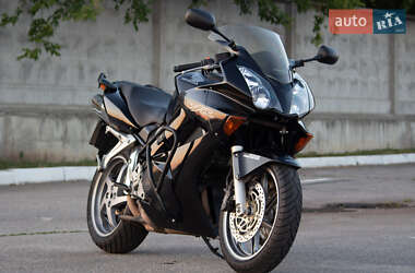 Мотоцикл Спорт-туризм Honda VFR 800 2003 в  фото 3 Мотоцикл Спорт-туризм Honda VFR 800 2003 в