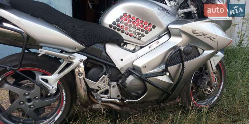 Мотоцикл Спорт-туризм Honda VFR 800F Interceptor 2004 в Бердичеві