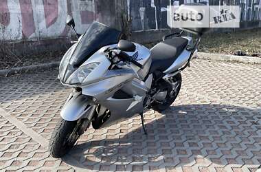 Мотоцикл Спорт-туризм Honda VFR 800F Interceptor 2002 в 