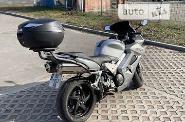 Мотоцикл Спорт-туризм Honda VFR 800F Interceptor 2002 в 