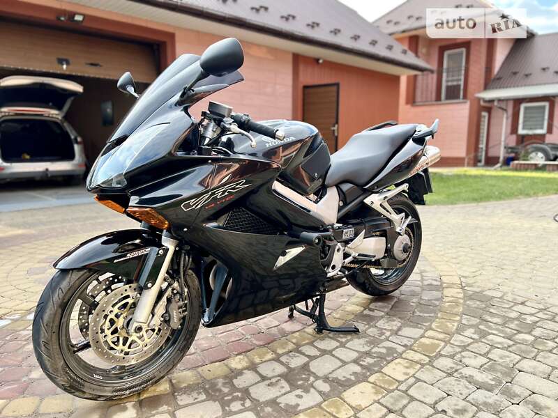 Спортбайк Honda VFR 800F Interceptor 2008 в Чернівцях фото 5 Спортбайк Honda VFR 800F Interceptor 2008 в Чернівцях