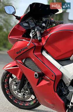 Спортбайк Honda VFR 800F Interceptor 2003 в 