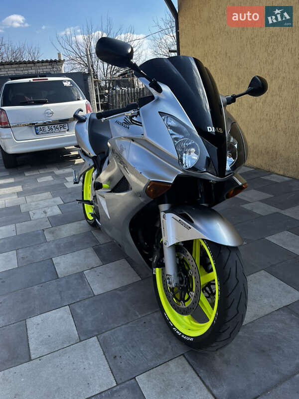 Спортбайк Honda VFR 800F Interceptor 2004 в Новомосковську