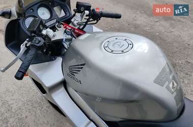 Мотоцикл Спорт-туризм Honda VFR 800F Interceptor 1998 в 