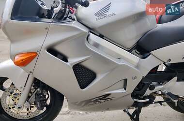 Мотоцикл Спорт-туризм Honda VFR 800F Interceptor 1998 в 