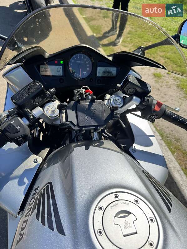 Мотоцикл Спорт-туризм Honda VFR 800F Interceptor 2004 в Смеле фото 9 Мотоцикл Спорт-туризм Honda VFR 800F Interceptor 2004 в Смеле