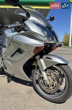 Мотоцикл Спорт-туризм Honda VFR 800F Interceptor 2004 в 