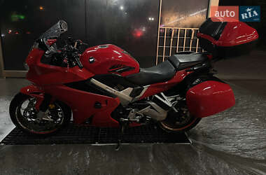 Мотоцикл Спорт-туризм Honda VFR 800F Interceptor 2014 в 